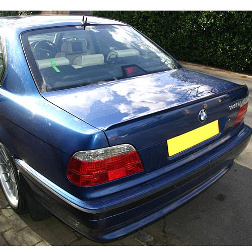Zadný spojler BMW e38