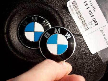 Emblém na volant originál BMW 36131181082